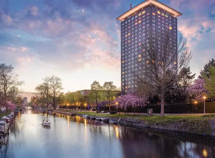 Hotel+Okura+Amsterdam+-+Hotel+Exterior+-+Amstel+Canal-2a54243c-429w